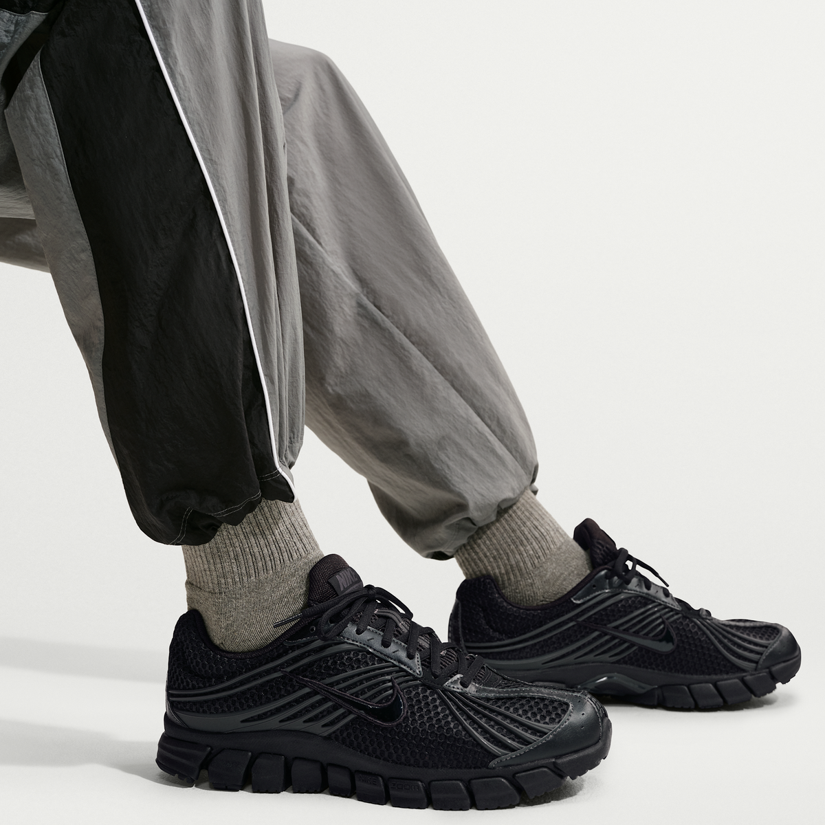 Overkicks - Nike Zoom Skylon 11 Black Anthracite (IU1869-002) - detalle