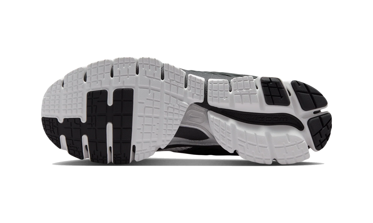 Overkicks - Nike Zoom Skylon 11 White Black Light Smoke Grey (IU1869-101) - par completo