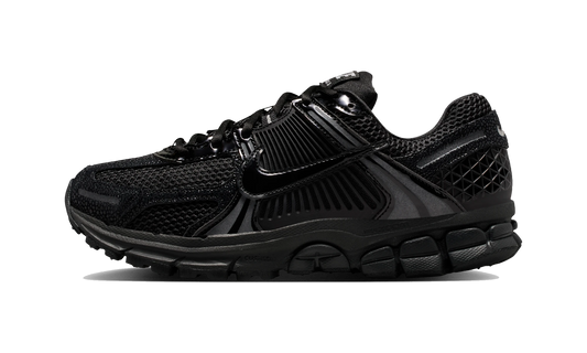 Overkicks - Nike Zoom Vomero 5 Black Patent (Womens) (II6236-001) - vista lateral