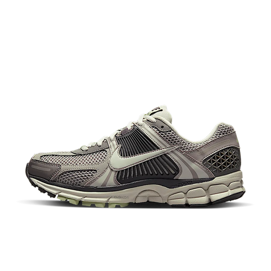 Overkicks - Nike Zoom Vomero 5 Cobblestone Flat Pewter (Womens) (FB8825-001) - vista lateral