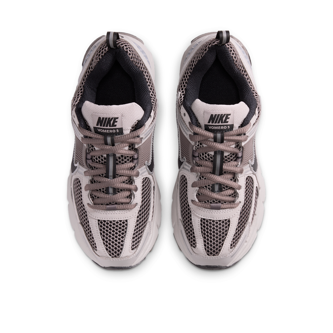 Overkicks - Nike Zoom Vomero 5 College Grey Black-Cave Stone (GS) (HF6998-010) - imagen 3