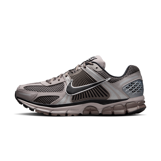 Overkicks - Nike Zoom Vomero 5 College Grey Cave Stone (FB9149-005) - vista lateral