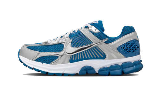 Overkicks - Nike Zoom Vomero 5 Court Blue Metallic Silver (IQ9392-476) - vista lateral