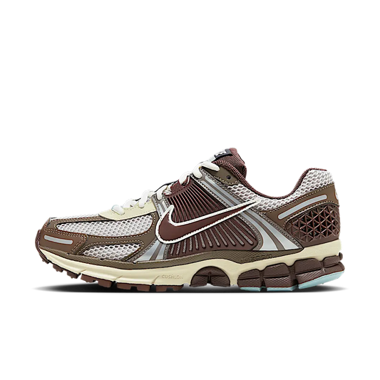 Overkicks - Nike Zoom Vomero 5 Earth Fossil (Womens) (FD9920-022) - vista lateral