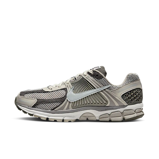 Overkicks - Nike Zoom Vomero 5 Iron Ore Flat Pewter (FD0791-012) - vista lateral