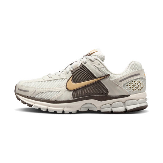 Overkicks - Nike Zoom Vomero 5 Light Bone Ironstone (Womens) (HM9657-001) - vista lateral