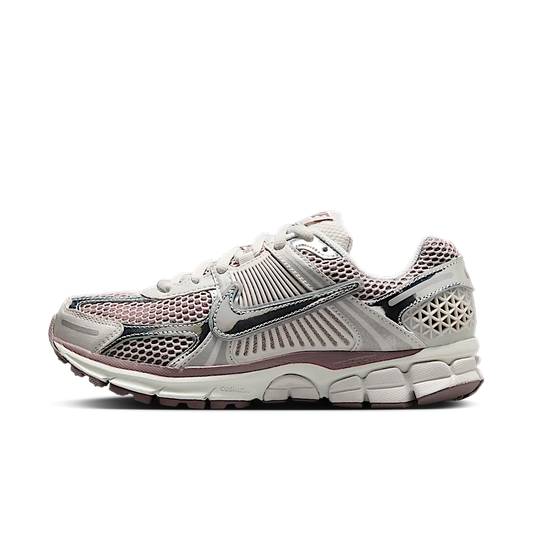 Overkicks - Nike Zoom Vomero 5 Metallic Silver Platinum Violet (Womens) (HV6417-001) - vista lateral