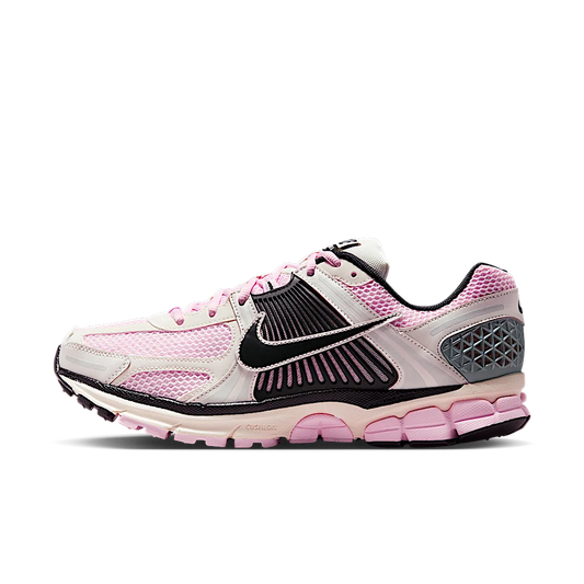 Overkicks - Nike Zoom Vomero 5 Pink Foam Phantom Metallic Platinum Black (FB9149-600) - vista lateral