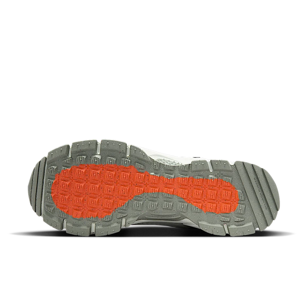Overkicks - Nike Zoom Vomero 5 Roam Black Light Silver (FV2295-001) - detalle suela