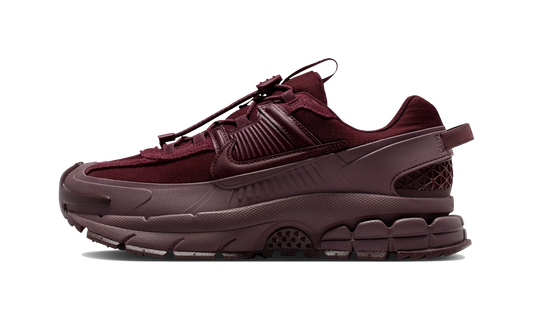 Overkicks - Nike Zoom Vomero 5 Roam Burgundy Team Red (Womens) (HQ2181-500) - vista lateral