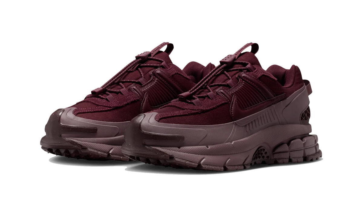 Overkicks - Nike Zoom Vomero 5 Roam Burgundy Team Red (Womens) (HQ2181-500) - vista trasera