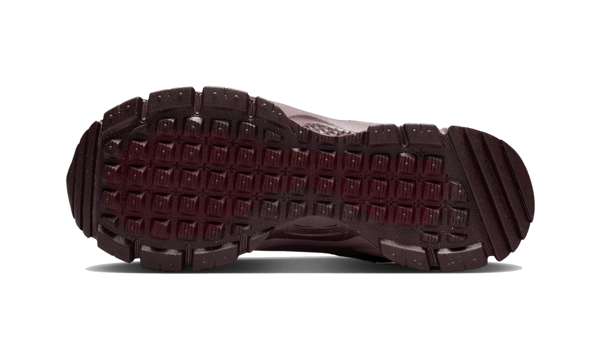 Overkicks - Nike Zoom Vomero 5 Roam Burgundy Team Red (Womens) (HQ2181-500) - par completo