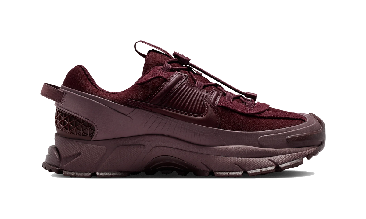 Overkicks - Nike Zoom Vomero 5 Roam Burgundy Team Red (Womens) (HQ2181-500) - detalle suela