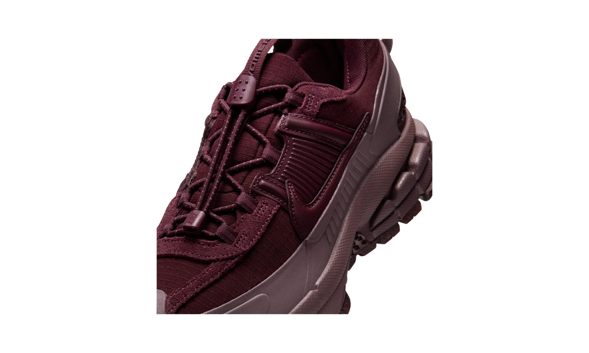 Overkicks - Nike Zoom Vomero 5 Roam Burgundy Team Red (Womens) (HQ2181-500) - detalle lateral interior
