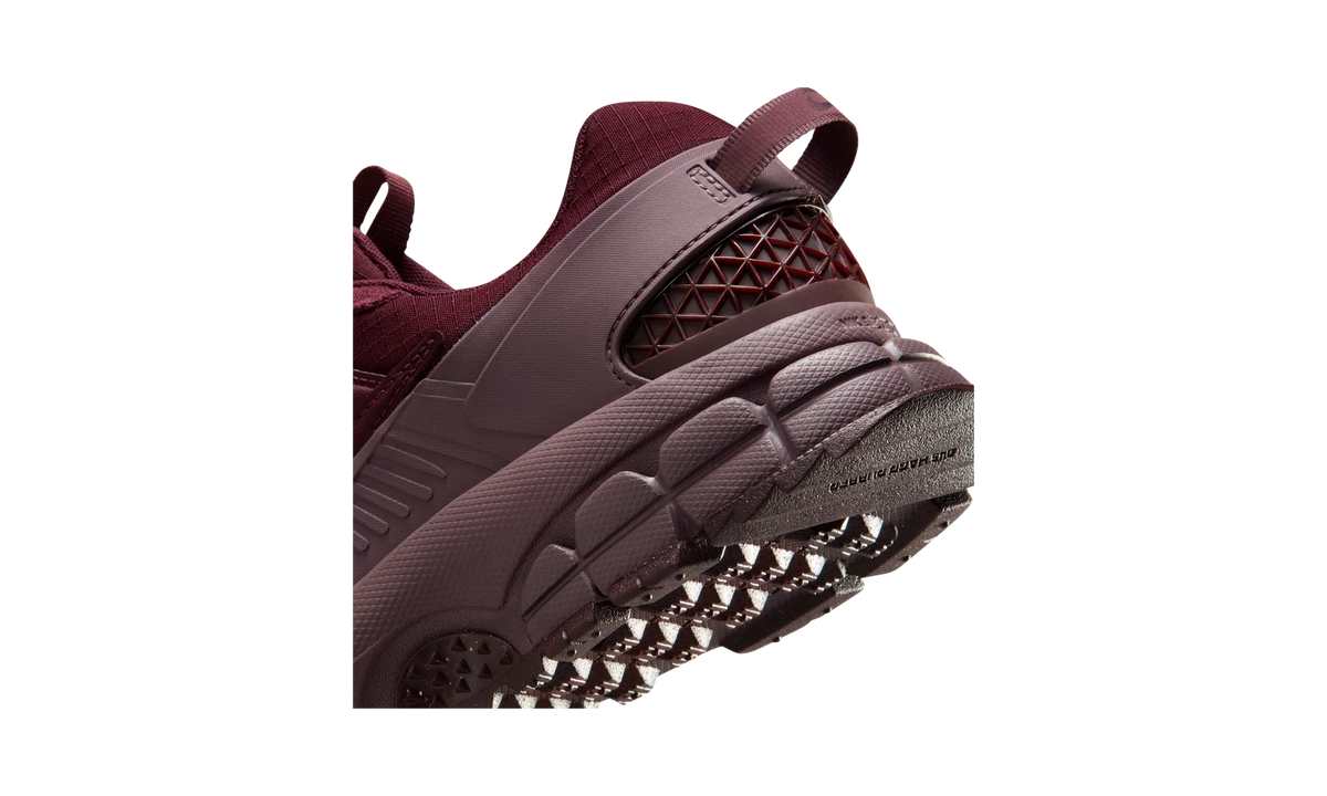 Overkicks - Nike Zoom Vomero 5 Roam Burgundy Team Red (Womens) (HQ2181-500) - detalle