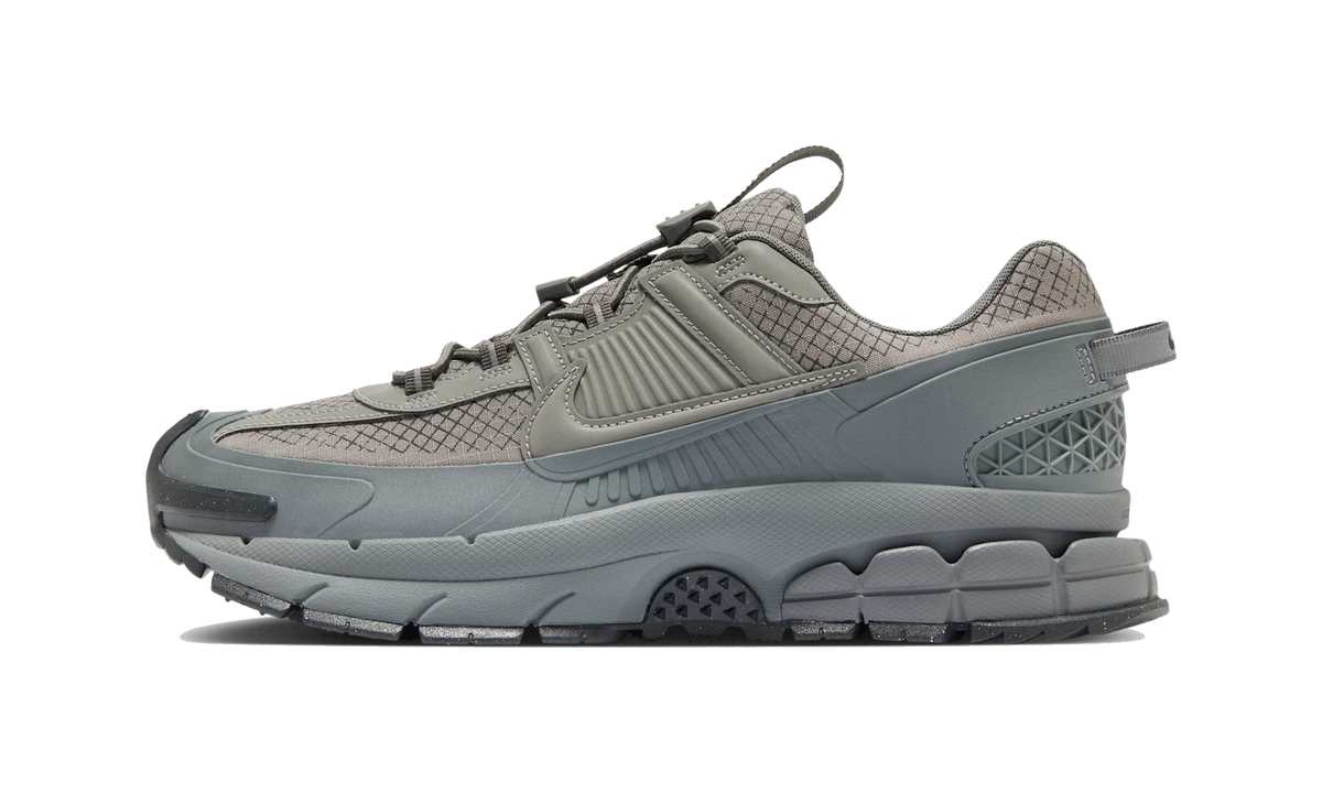 Overkicks - Nike Zoom Vomero 5 Roam Metallic Platinum (HV6901-001) - vista lateral