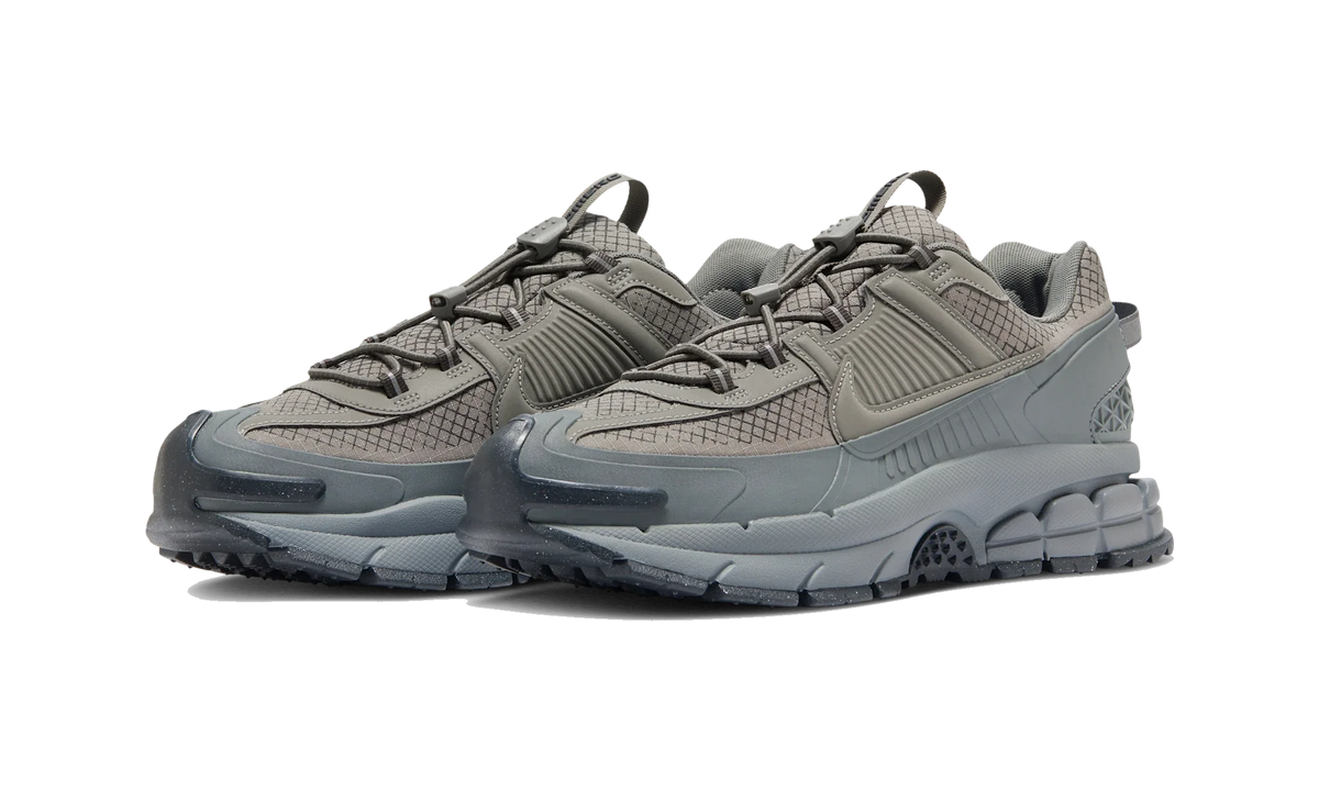 Overkicks - Nike Zoom Vomero 5 Roam Metallic Platinum (HV6901-001) - vista trasera