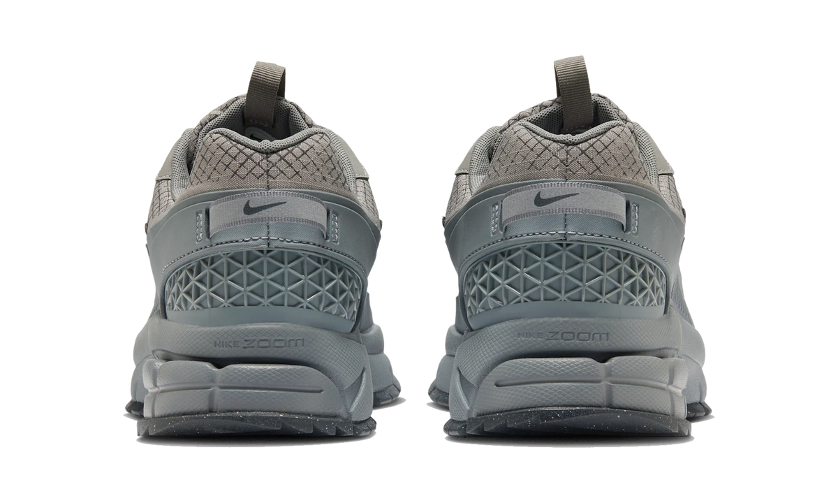 Overkicks - Nike Zoom Vomero 5 Roam Metallic Platinum (HV6901-001) - detalle talon