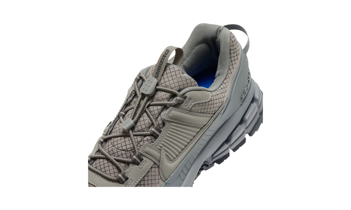 Overkicks - Nike Zoom Vomero 5 Roam Metallic Platinum (HV6901-001) - detalle lateral interior