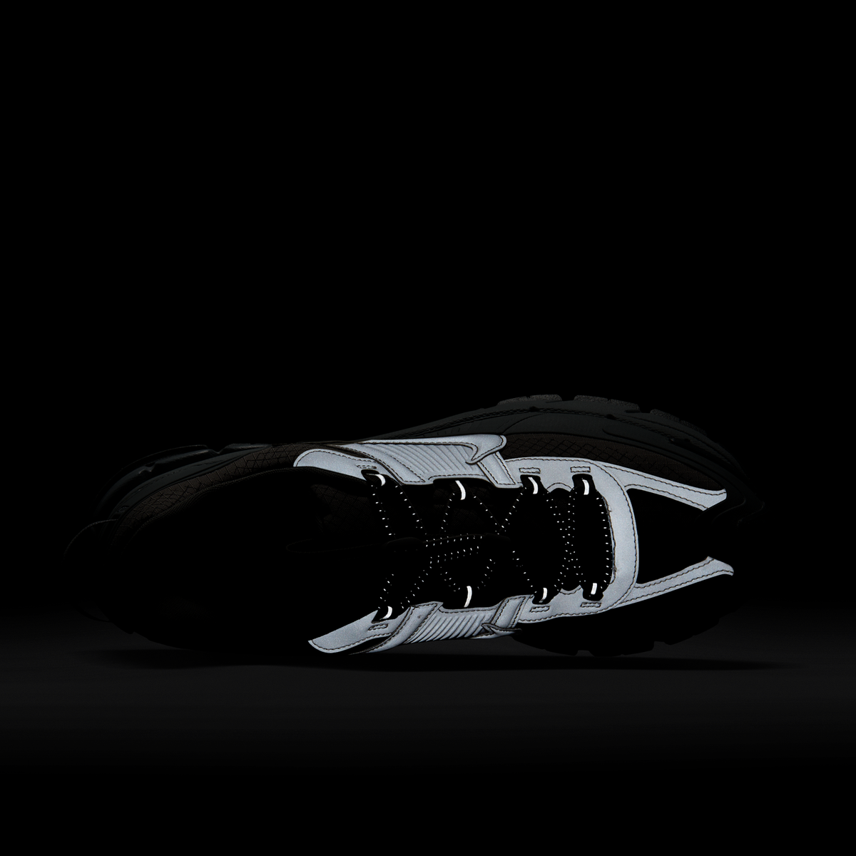 Overkicks - Nike Zoom Vomero 5 Roam Metallic Platinum (HV6901-001) - detalle