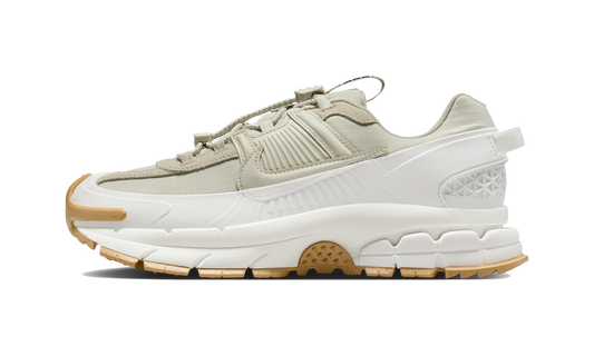 Overkicks - Nike Zoom Vomero 5 Roam Sail Light Stone Gum (Womens) (HQ2181-100) - vista lateral