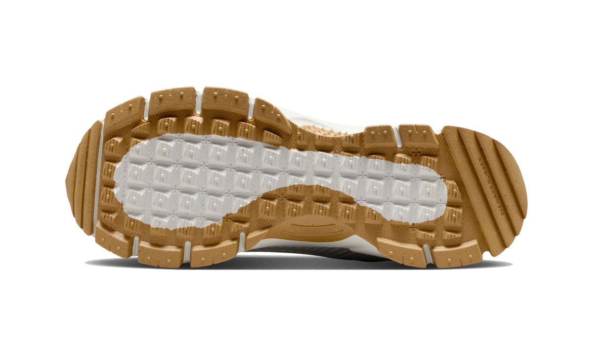 Overkicks - Nike Zoom Vomero 5 Roam Sail Light Stone Gum (Womens) (HQ2181-100) - par completo