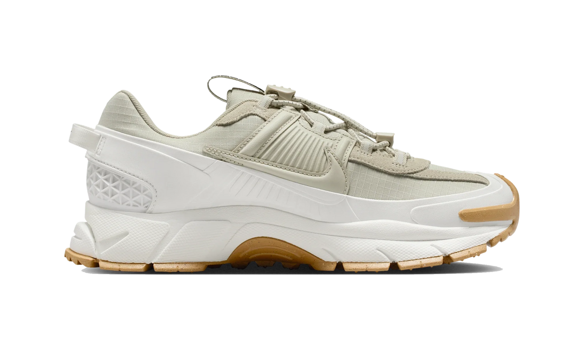 Overkicks - Nike Zoom Vomero 5 Roam Sail Light Stone Gum (Womens) (HQ2181-100) - detalle suela