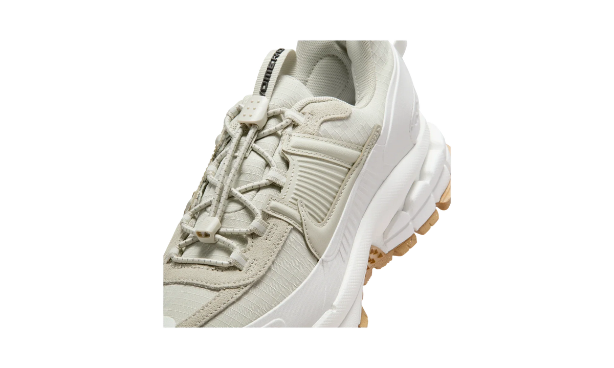 Overkicks - Nike Zoom Vomero 5 Roam Sail Light Stone Gum (Womens) (HQ2181-100) - detalle lateral interior