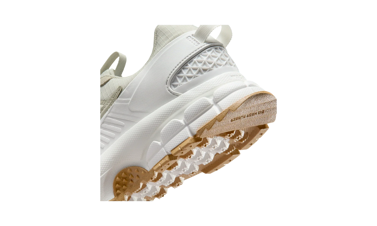 Overkicks - Nike Zoom Vomero 5 Roam Sail Light Stone Gum (Womens) (HQ2181-100) - detalle