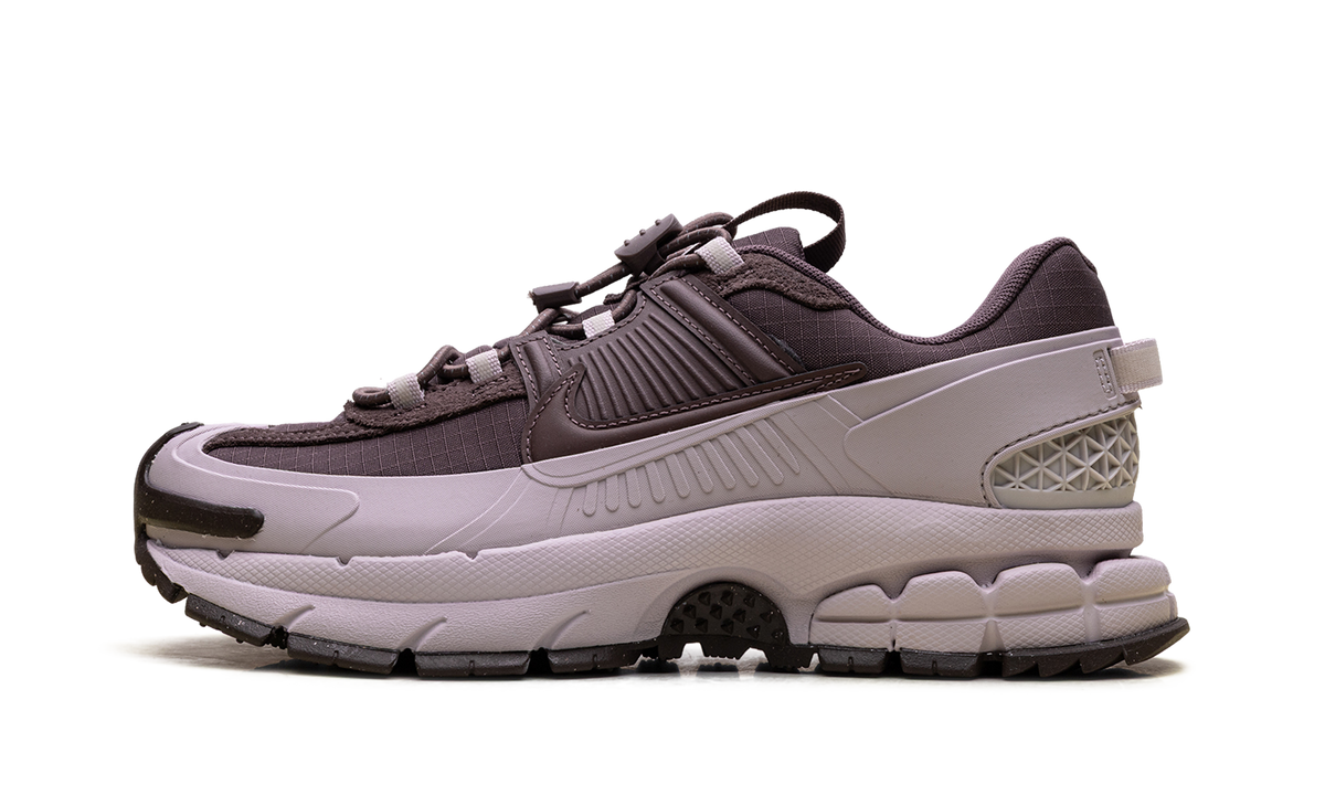 Overkicks - Nike Zoom Vomero 5 Roam Tattoo Particle Rose (Womens) (HQ2181-501) - vista lateral
