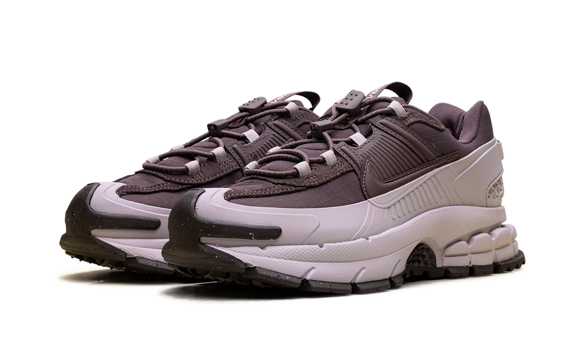 Overkicks - Nike Zoom Vomero 5 Roam Tattoo Particle Rose (Womens) (HQ2181-501) - vista trasera