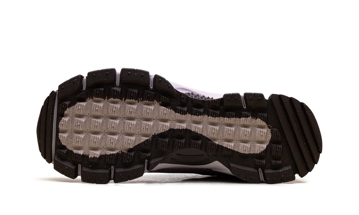 Overkicks - Nike Zoom Vomero 5 Roam Tattoo Particle Rose (Womens) (HQ2181-501) - vista superior