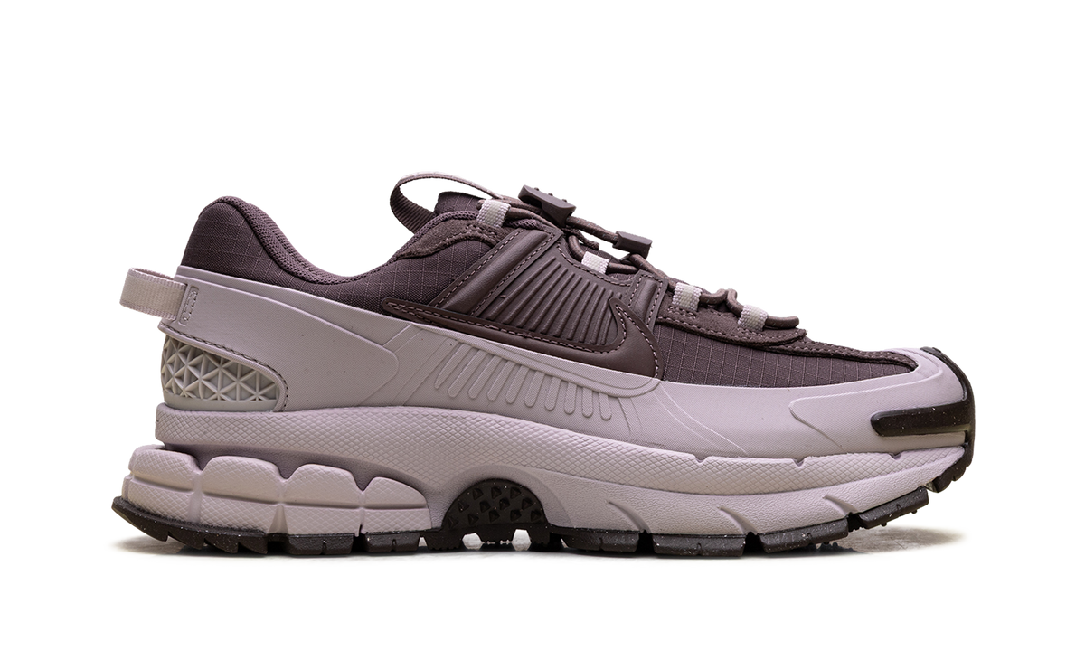 Overkicks - Nike Zoom Vomero 5 Roam Tattoo Particle Rose (Womens) (HQ2181-501) - detalle talon
