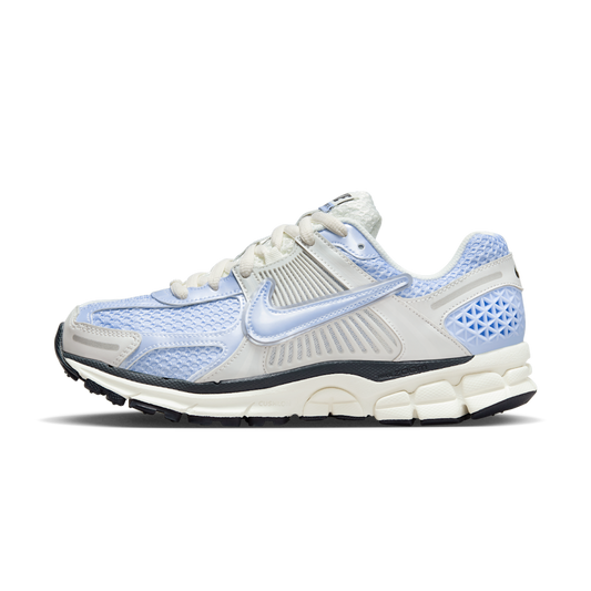 Overkicks - Nike Zoom Vomero 5 Royal Tint Photon Dust (Womens) (FJ4588-025) - vista lateral