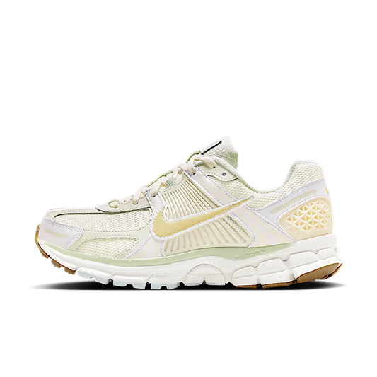 Overkicks - Nike Zoom Vomero 5 Sail Buff Gold (Womens) (FV3638-171) - vista lateral