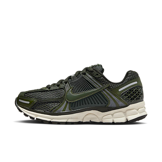 Overkicks - Nike Zoom Vomero 5 Sequoia (Womens) (FQ8898-325) - vista lateral