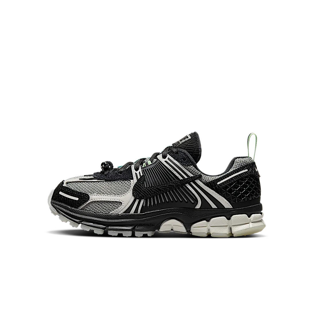 Overkicks - Nike Zoom Vomero 5 Spider (GS) (HQ3477-001) - vista lateral