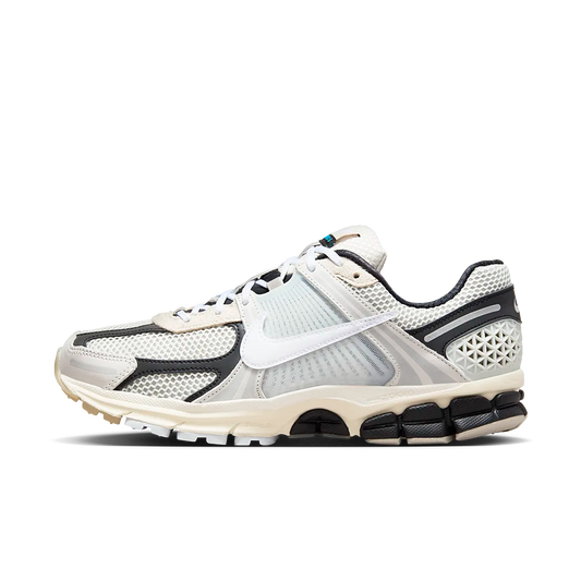 Overkicks - Nike Zoom Vomero 5 Supersonic Light Bone Black (FN7649-110) - vista lateral