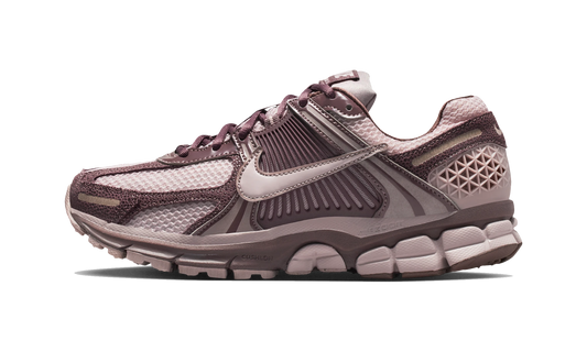 Overkicks - Nike Zoom Vomero 5 Tattoo Particle Rose (Womens) (II6236-500) - vista lateral