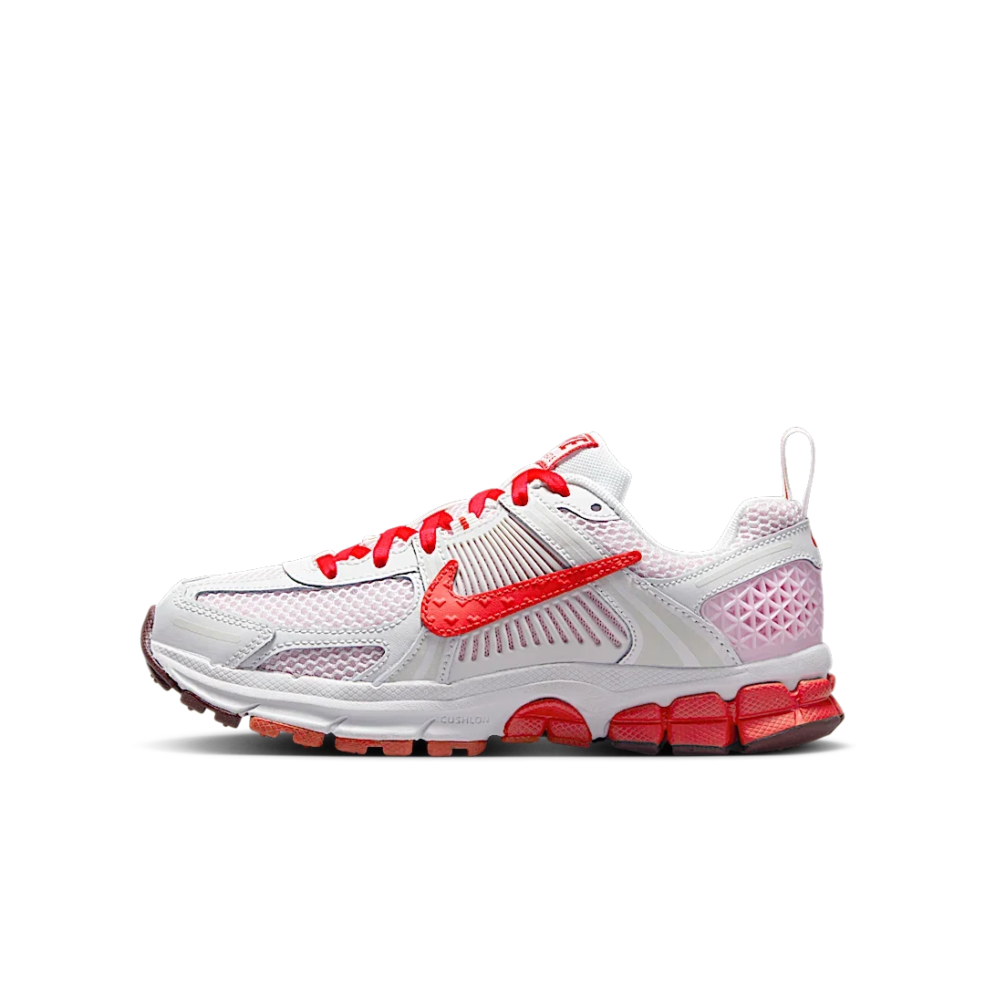 Overkicks - Nike Zoom Vomero 5 Valentine's Day (GS) (HV5171-121) - vista lateral