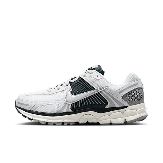 Overkicks - Nike Zoom Vomero 5 White Armory Navy (Womens) (HV2412-100) - vista lateral
