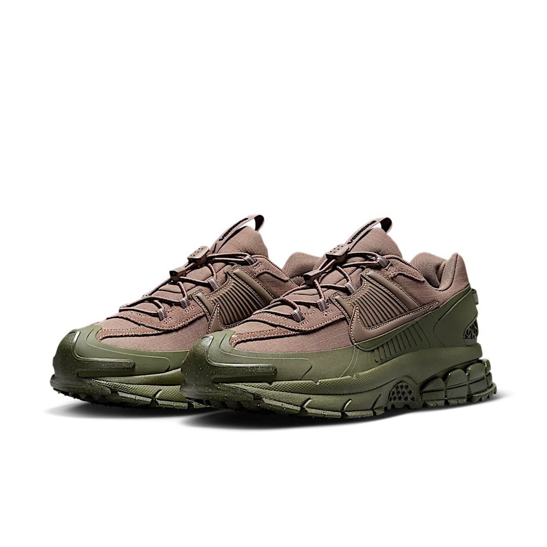 Overkicks - Nike Zoom Vomero Roam Mink Brown Medium Olive (FV2295-201) - vista trasera