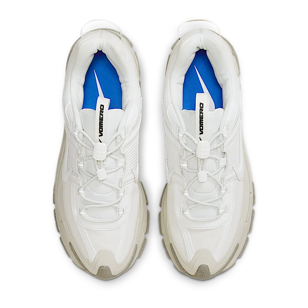 Overkicks - Nike Zoom Vomero Roam Summit White Light Bone Light Iron Ore (HV5951-100) - par completo