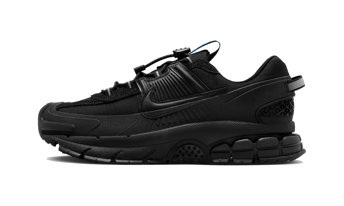 Overkicks - Nike Zoom Vomero Roam Triple Black (Womens) (HQ2181-004) - vista lateral