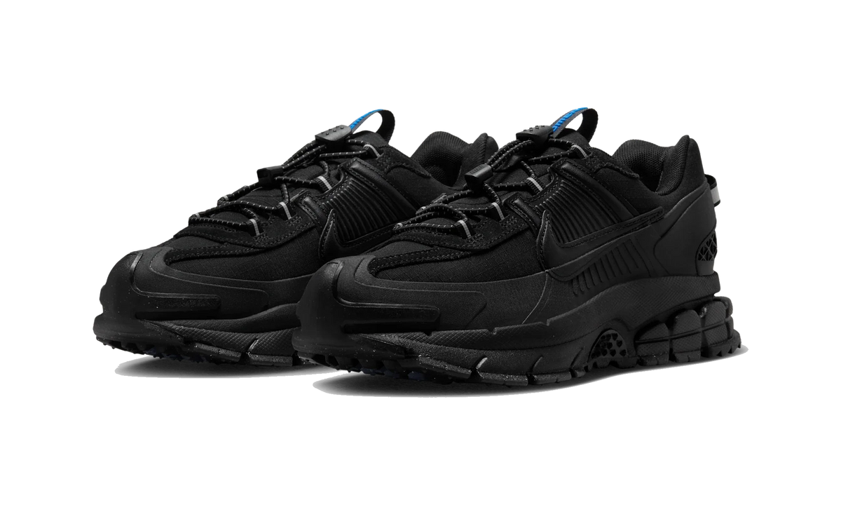 Overkicks - Nike Zoom Vomero Roam Triple Black (Womens) (HQ2181-004) - vista trasera