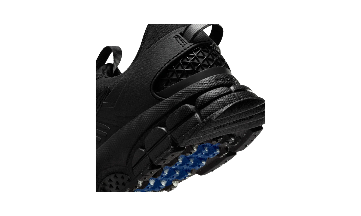 Overkicks - Nike Zoom Vomero Roam Triple Black (Womens) (HQ2181-004) - detalle