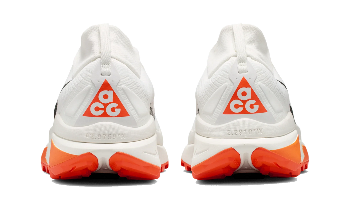 Overkicks - Nike ZoomX ACG Zegama Summit White Safety Orange Black (HV8113-103) - detalle lateral interior
