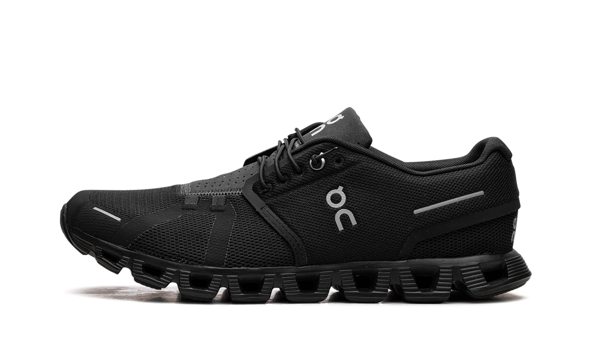 Overkicks - On Running Cloud 5 All Black (59.98986) - vista lateral
