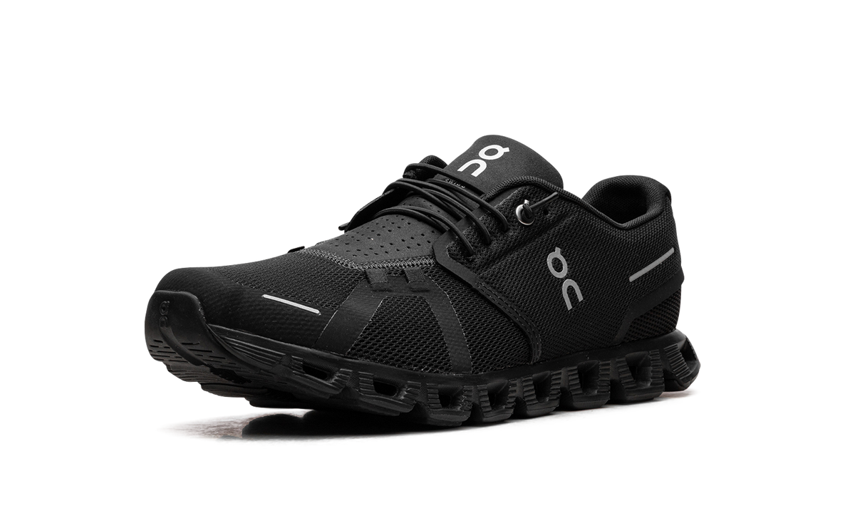 Overkicks - On Running Cloud 5 All Black (59.98986) - detalle suela