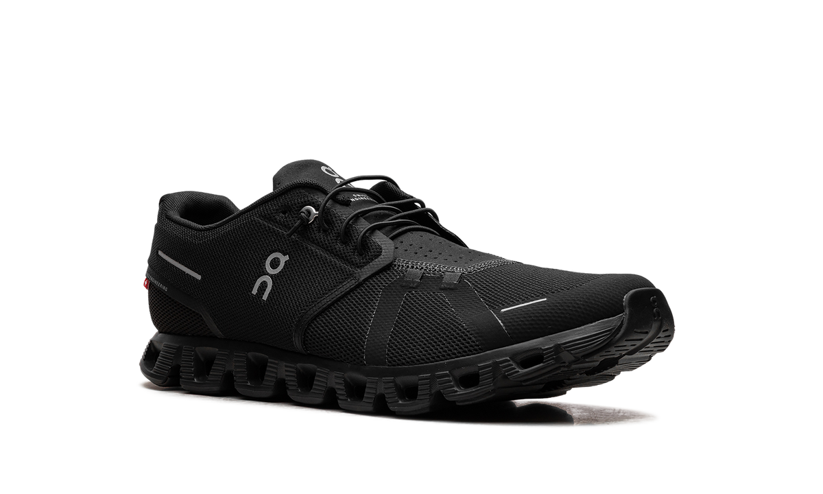 Overkicks - On Running Cloud 5 All Black (59.98986) - detalle lateral interior